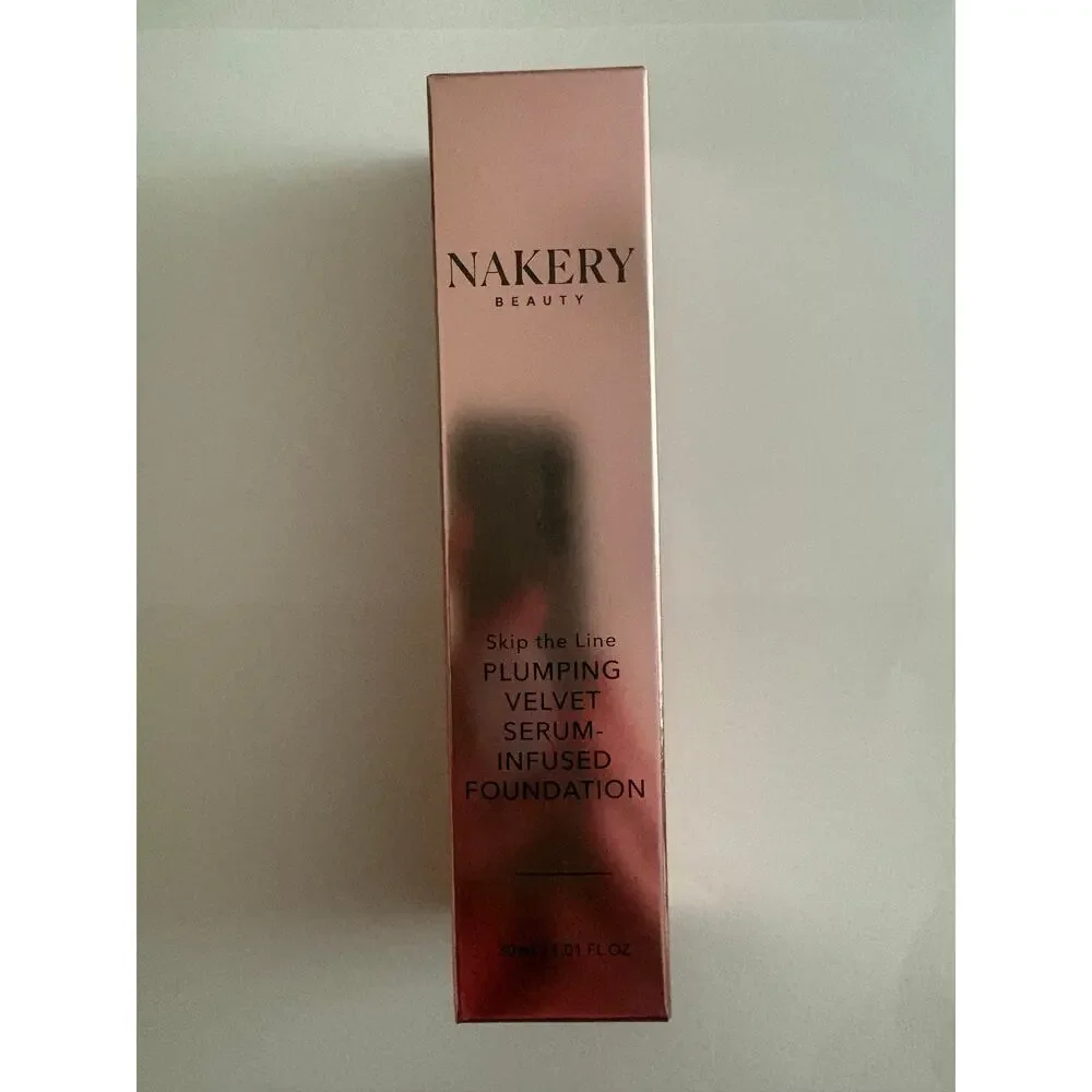 NWT nakery full coverage plumping velvet foundation in shade deep